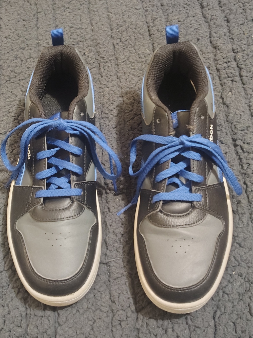 Reebok Low-Top Sneakers in Black with Blue Laces